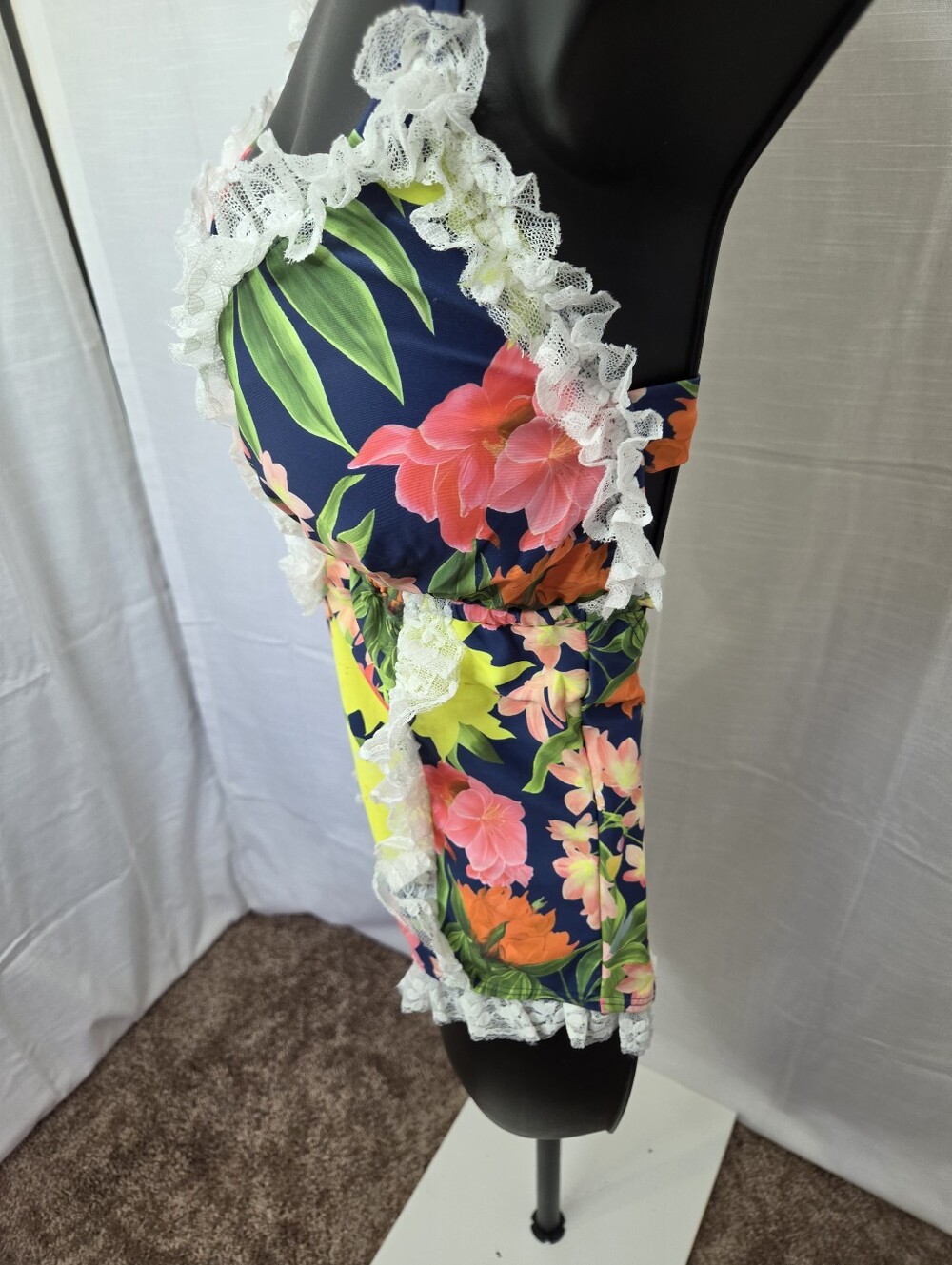 Tropical Ruffles with Lace V-Plunging One Piece Women's Swimsuit Size XL - Picture 4 of 10